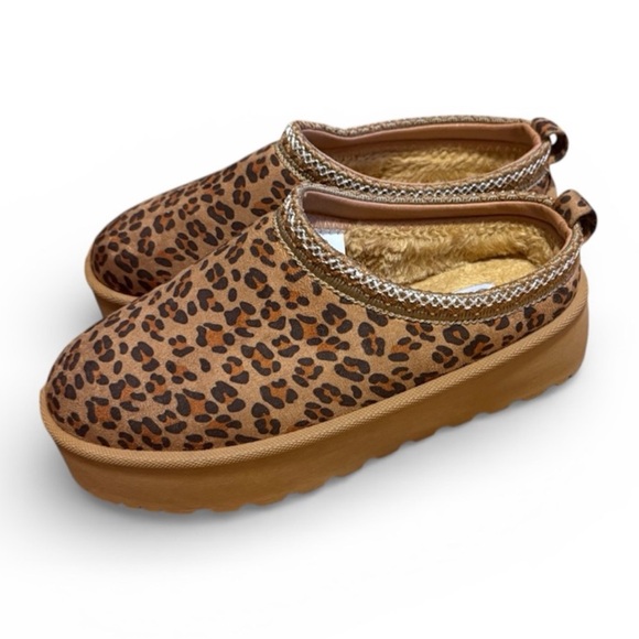 Olivia & Kate Shoes - Leopard print Slippers